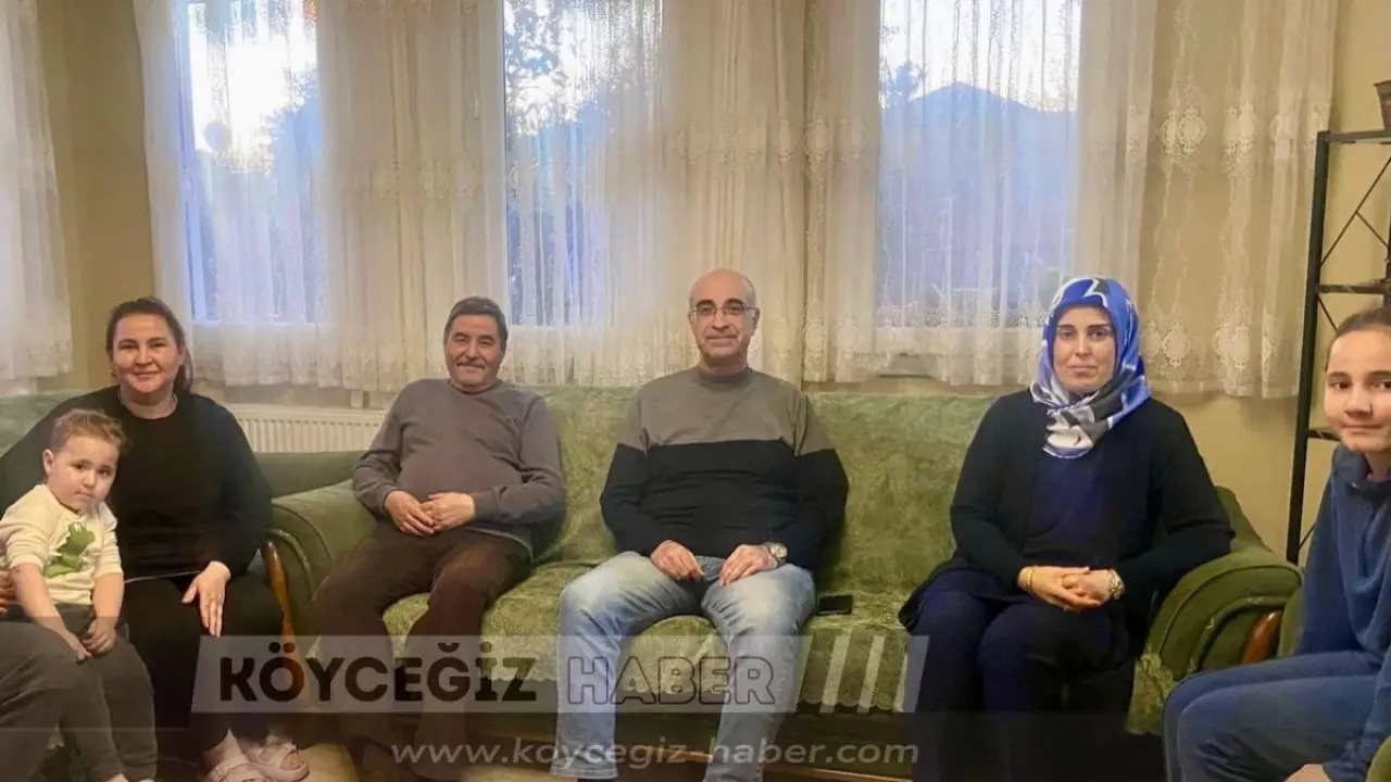 Proje kapsamında Köyceğiz Tapu Müdürü Mehmet Cahit Burunsuz ve eşi Ruhiye Burunsuz, Yangı Mahallesi’nde yaşayan Hande Günaydı ve ailesinin iftar sofrasına konuk oldu. 