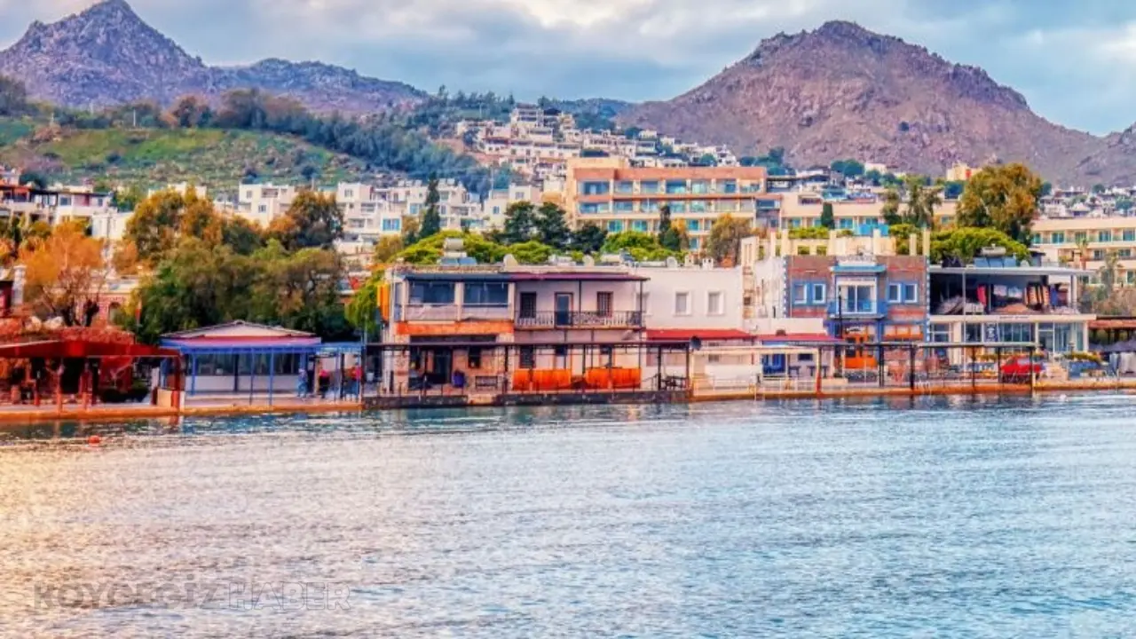 Bodrum Akyarlar nerede ve nasıl gidilir? İnce kumu, berrak denizi ve rüzgâr sörfü imkanlarıyla Akyarlar tatil rehberi burada. 2026 sezonu güncel bilgileri.