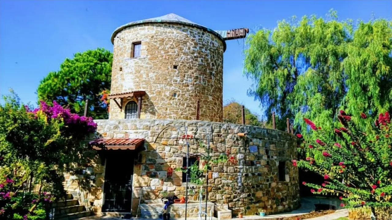 Datça Yel Değirmenleri Nerede, Nasıl Gidilir? Kızlan ve Tarihi Değirmen Gezi Rehberi