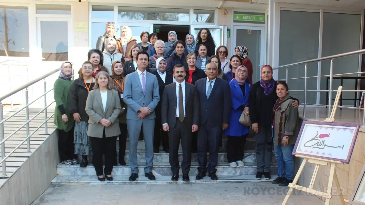 Peygamber Efendimiz’in doğumunun 1500. yılına özel hazırlanan hat, tezhip ve ebru sergisini Kaymakam Mert Kumcu ziyaret etti.