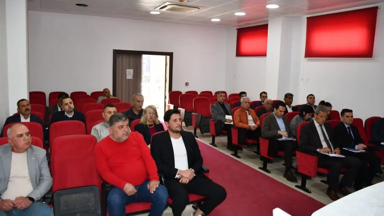 Muğla Büyükşehir ve Köyceğiz Belediyesi üst düzey yetkilileri projeleri görüştü. Vatandaşlar ise "proje" yerine altyapı gibi somut adım bekliyor.