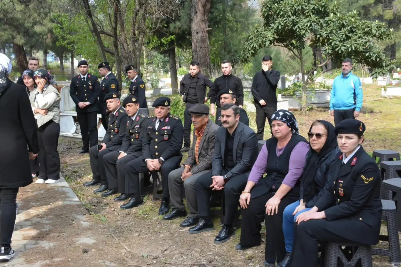 Köyceğizli Şehit Piyade Er Mehmet Evren’in babası Perizant Evren, protokolün ve vatandaşların yoğun katılımıyla Toparlar’da toprağa verildi.