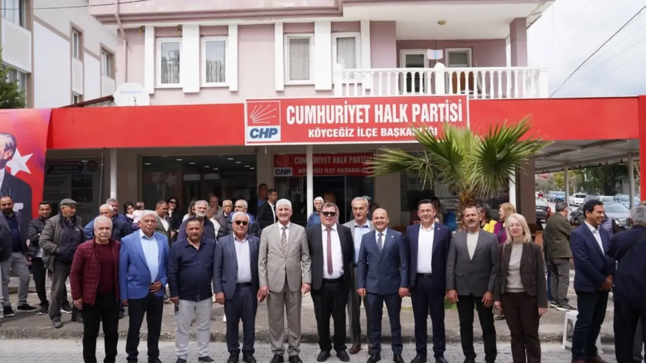 Köyceğiz CHP İlçe Başkanlığı’nda düzenlenen bayramlaşma programına milletvekilleri Gizem Özcan ve Süreyya Öneş Derici ile çok sayıda partili katıldı.