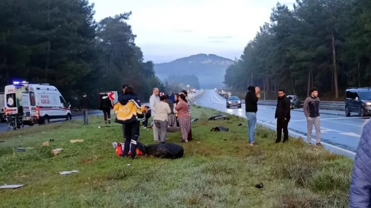 Yatağan-Milas karayolu Kozağaç kavşağında meydana gelen trafik kazası sonucunda 1 kişi hayatını kaybetti, 1 kişi ağır yaralandı. Detaylar haberimizde.