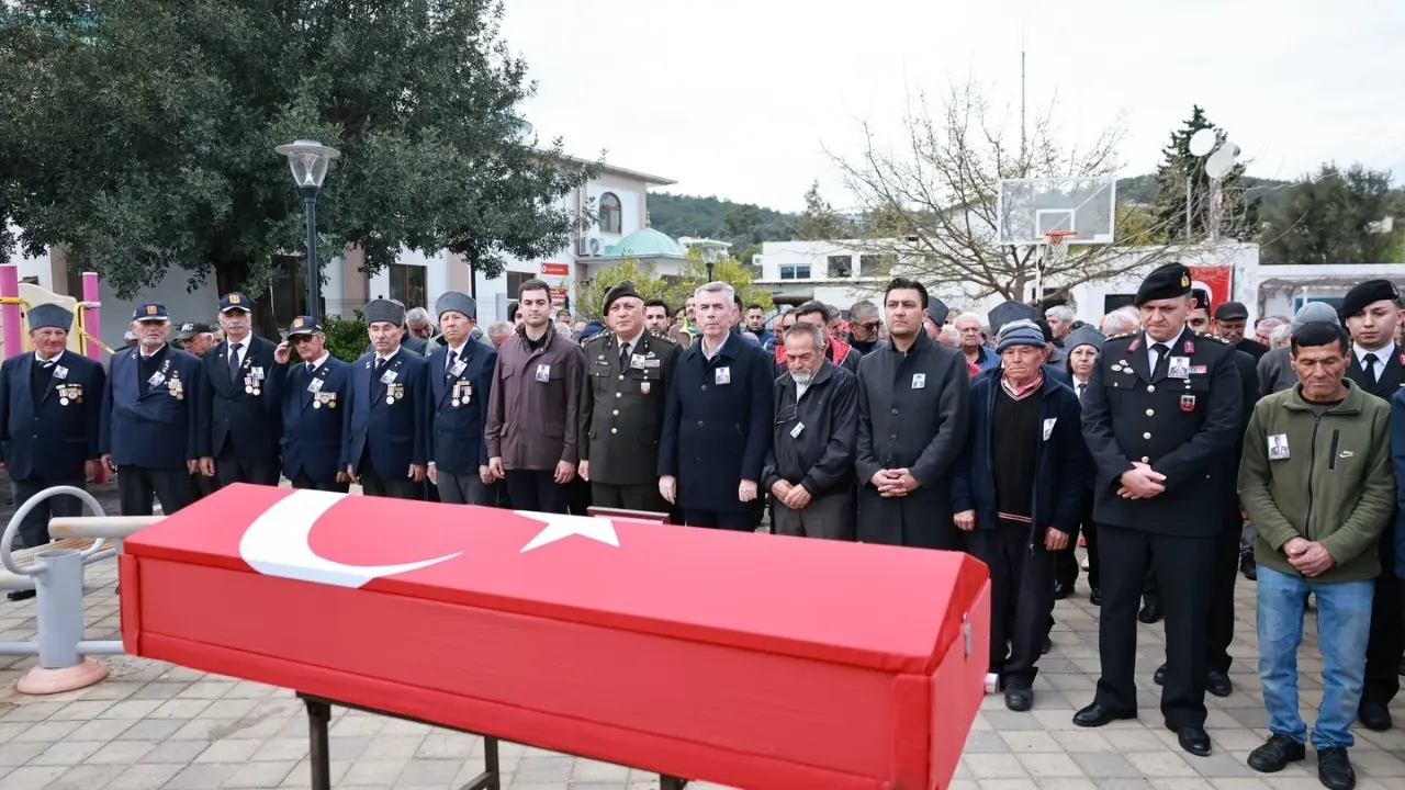 Bodrum Çiftlik Mahallesi sakinlerinden Kore Gazisi Ömer Damar (Koreli) son yolculuğuna uğurlandı. Cenaze törenine protokol akın etti.