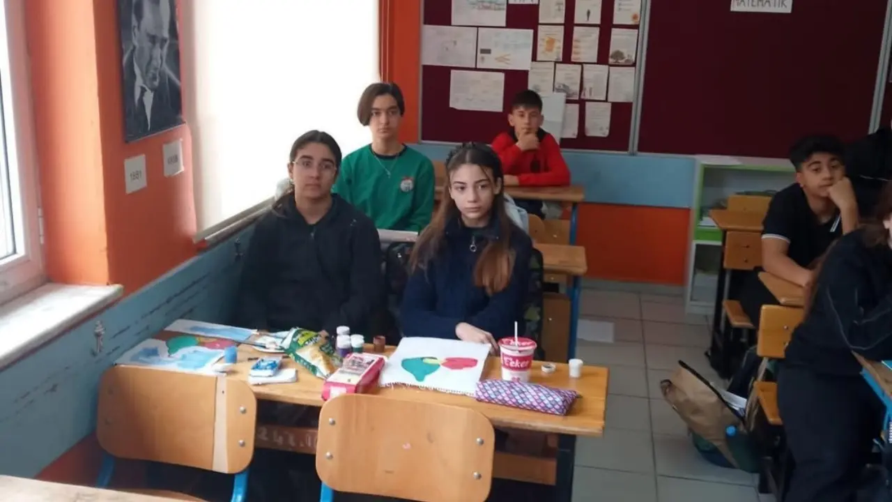 Döğüşbelen İlkokulu ve Ortaokulu öğrencileri, Ulusal Finansal Okuryazarlık Çalışması kapsamında bütçe yönetimi ve tasarruf eğitimi aldı.