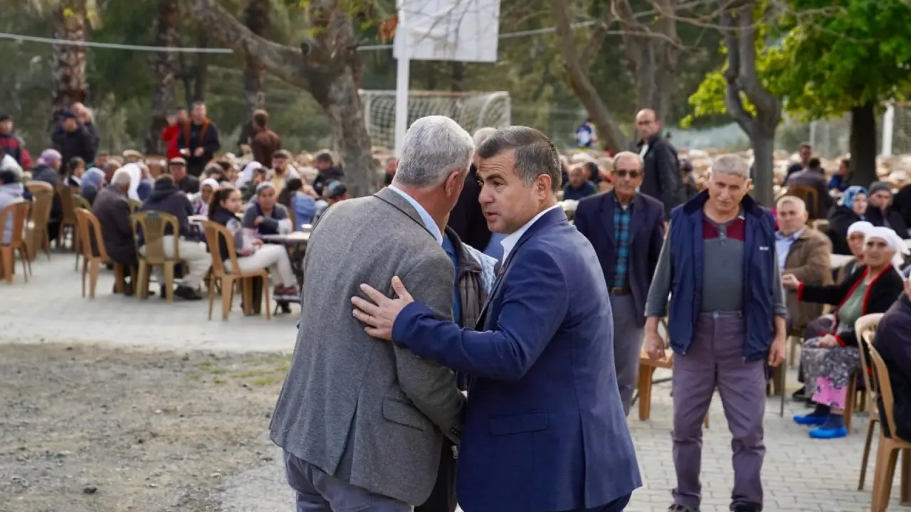 Köyceğiz Belediye Başkanı Ali Erdoğan, Akköprü Mahallesi'nde merhum Mustafa Acar adına düzenlenen mevlüt yemeğine katılarak aileye taziyelerini iletti.