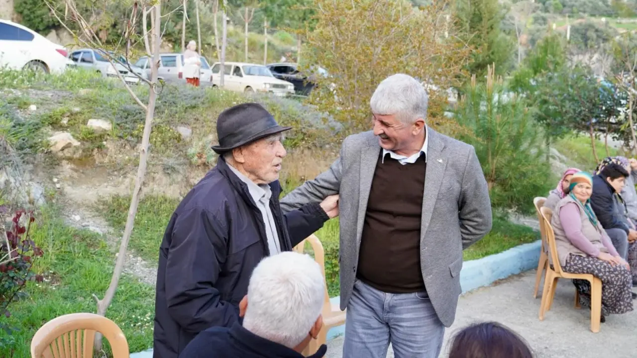 Köyceğiz Belediye Başkanı Ali Erdoğan, Akköprü Mahallesi'nde merhum Mustafa Acar adına düzenlenen mevlüt yemeğine katılarak aileye taziyelerini iletti.