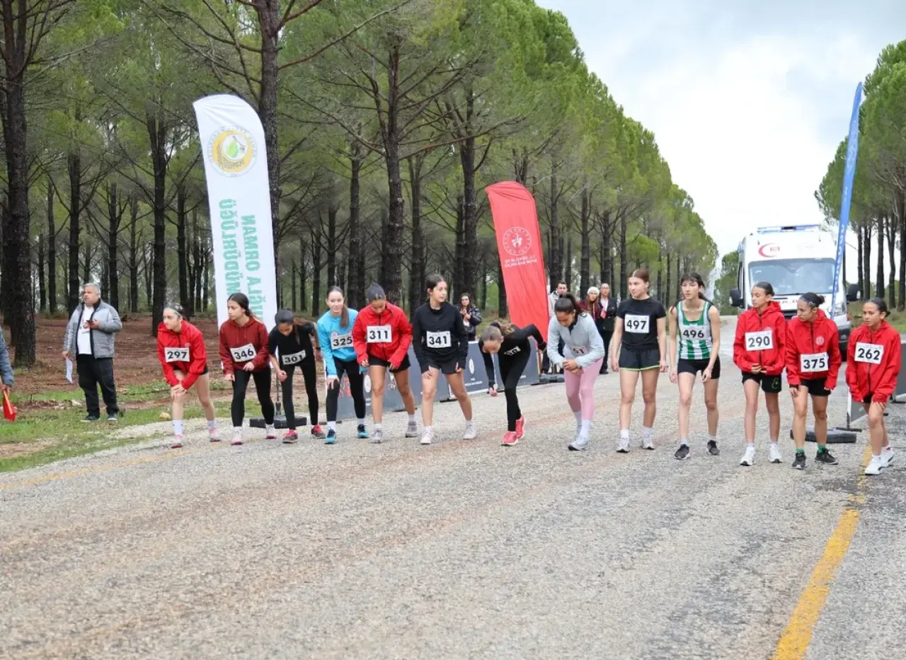 Muğla Orman Bölge Müdürlüğü tarafından Ula Gölet bölgesinde düzenlenen "Yeşil Vatan Atletizm Yarışması" 30 sporcunun katılımıyla yapıldı.