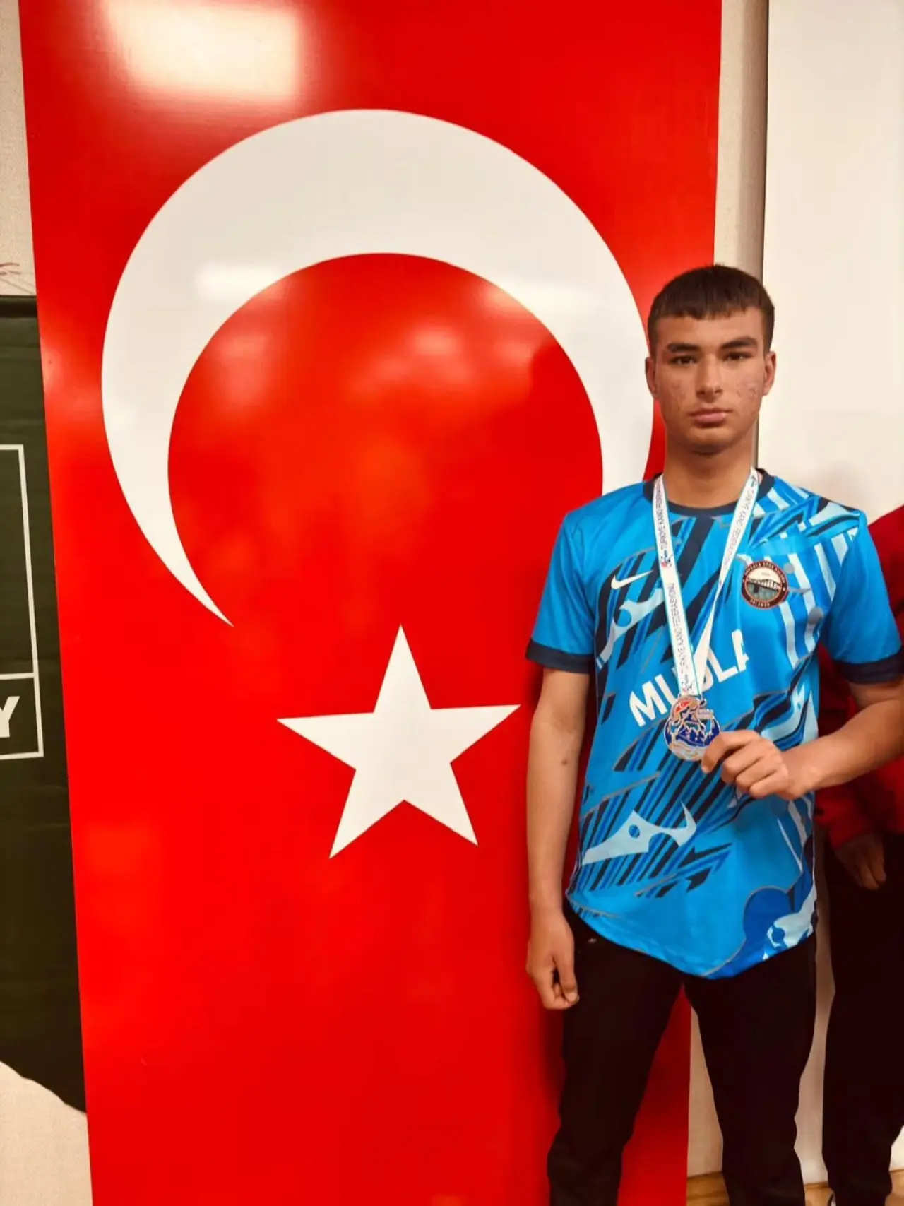 Köyceğiz Denizcilik MTAL öğrencisi Muhammed Yusuf Soğukçeşme, Tunceli'deki Yeşilay Rafting Türkiye Şampiyonası'nda bir altın ve bir gümüş madalya kazandı.