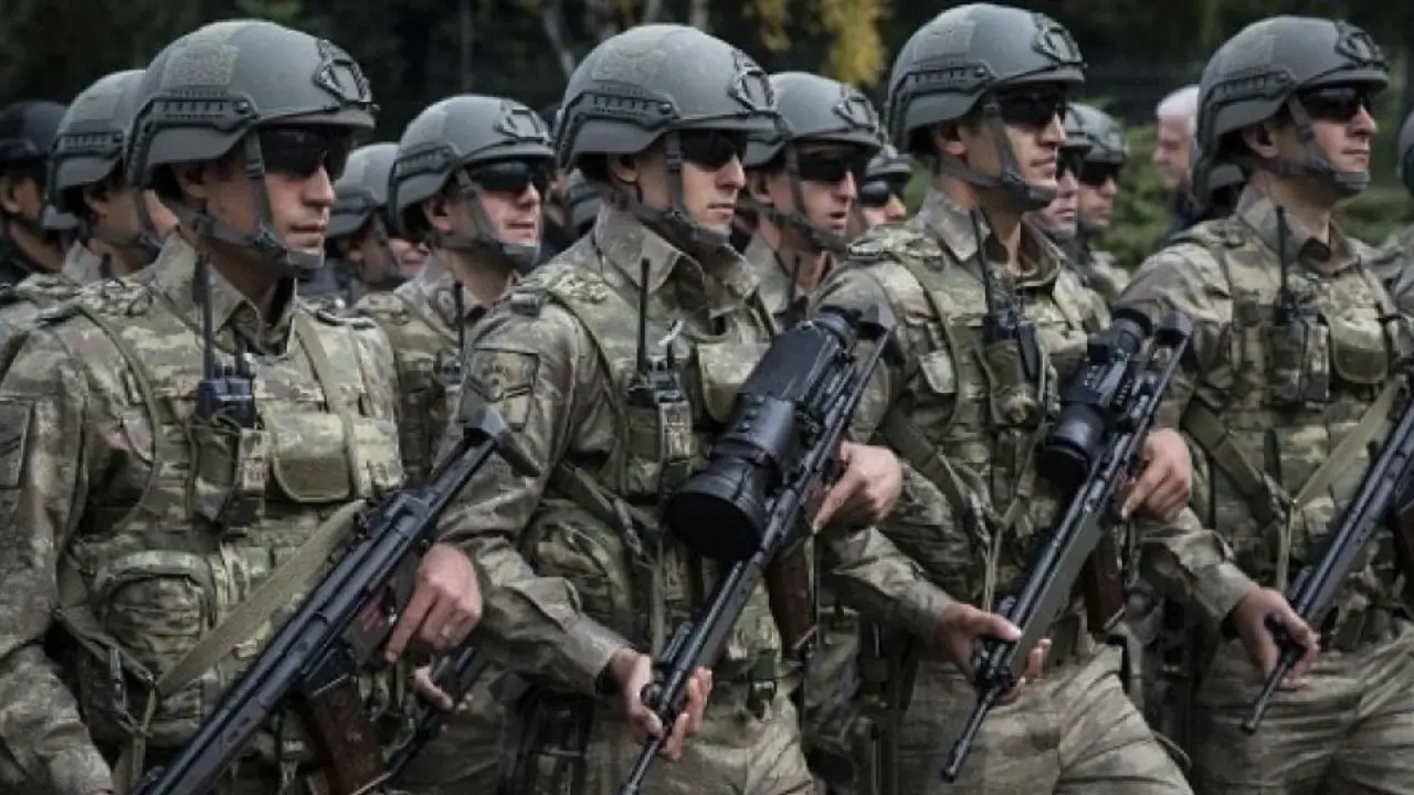 TBMM Genel Kurulu’nda kabul edilen torba yasayla bedelli askerlik ücretine yüzde 25 zam geldi. Yeni düzenlemeyle bedelli tutarı 417 bin liraya yükseltildi.