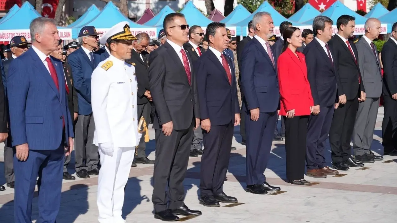 Muğla'da 30 Ağustos Zafer Bayramı’nın 104’üncü yıl dönümü törenlerle kutlandı. Cumhuriyet Meydanı'ndaki programa vatandaşlar yoğun ilgi gösterdi.
