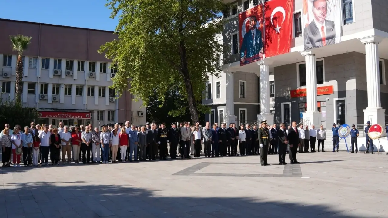 Köyceğiz'de 30 Ağustos Zafer Bayramı'nın 104. yılı törenle kutlandı. Geçirdiği ameliyat nedeniyle Başkan Ali Erdoğan törene katılamadı.