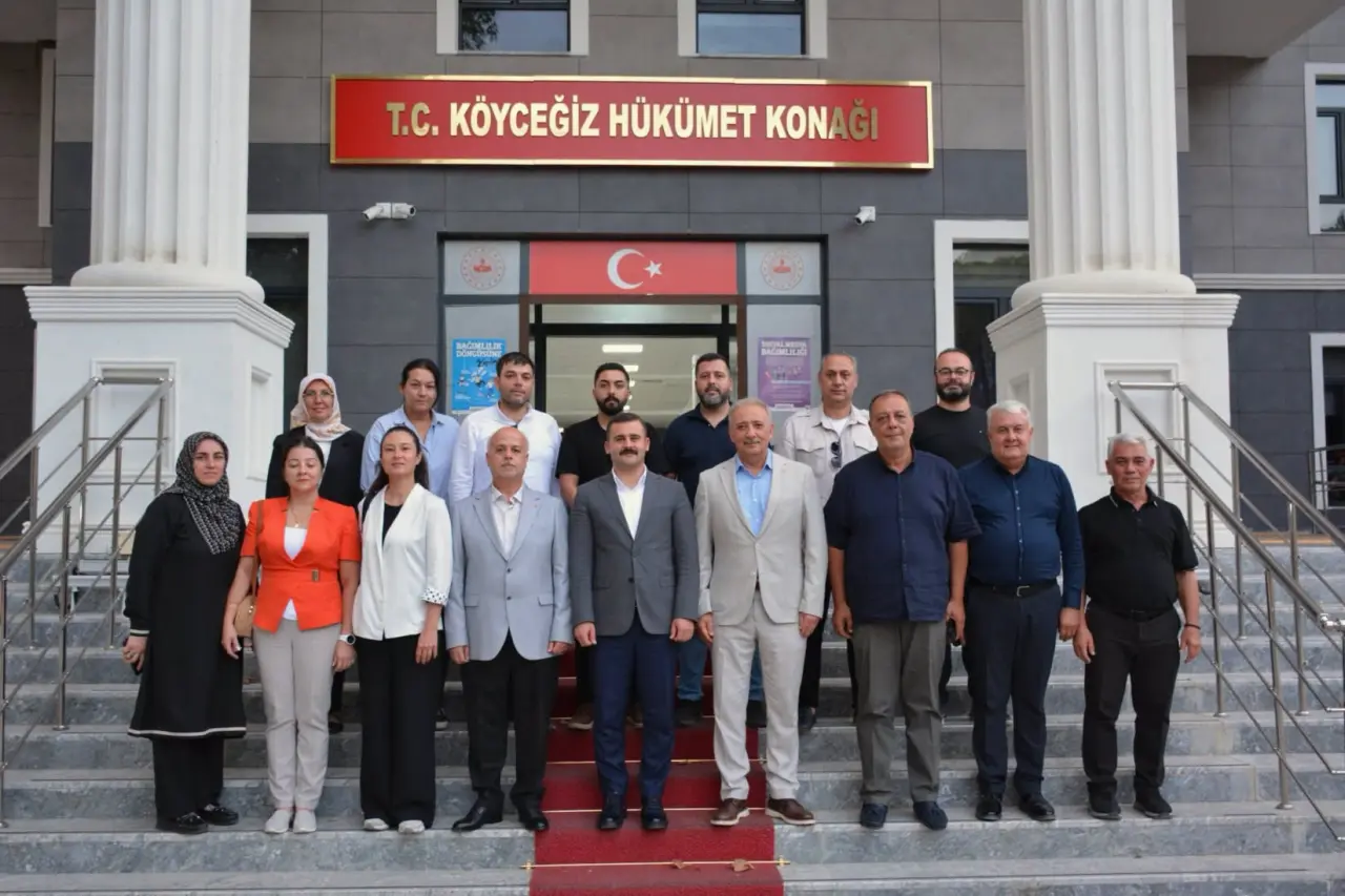 AK Parti Muğla Milletvekili Kadem Mete ve ilçe teşkilatı, Köyceğiz Kaymakamı Mert Kumcu’yu makamında ziyaret etti.